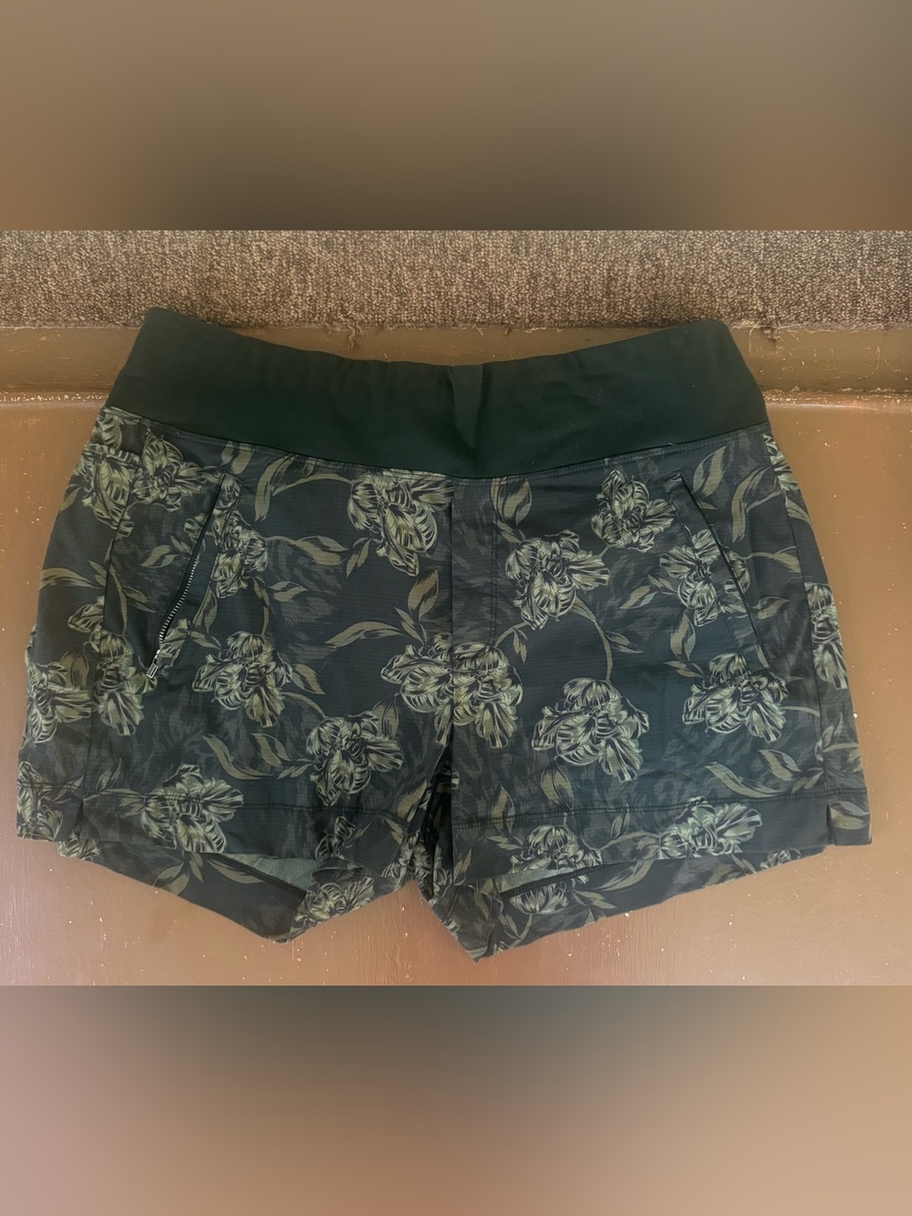 Athleta Trekkie North Printed Shorts - Floral Olive Green - Size 14